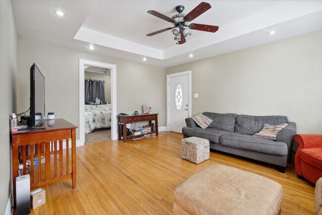 Building Photo - 503 Iowa St