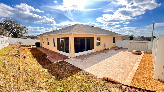 Building Photo - Immaculate 4 BR / 3 BA - With an OFFICE!