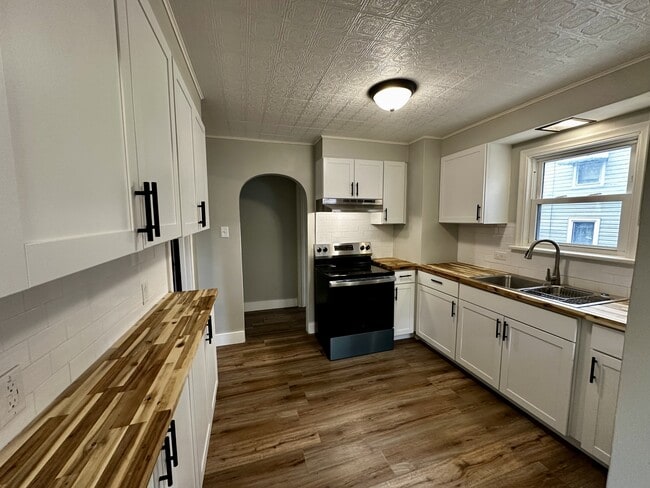 Building Photo - 2221 13th St SW