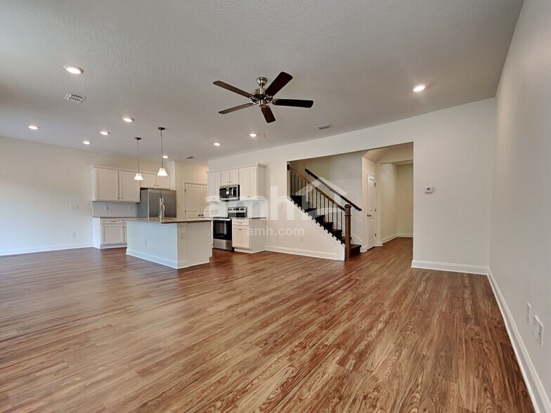 Building Photo - 215 Onate Cir