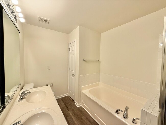 Building Photo - Charming 3BD, 2.5BA Raleigh Townhome in a Great Location and an HOA Community with Amenities