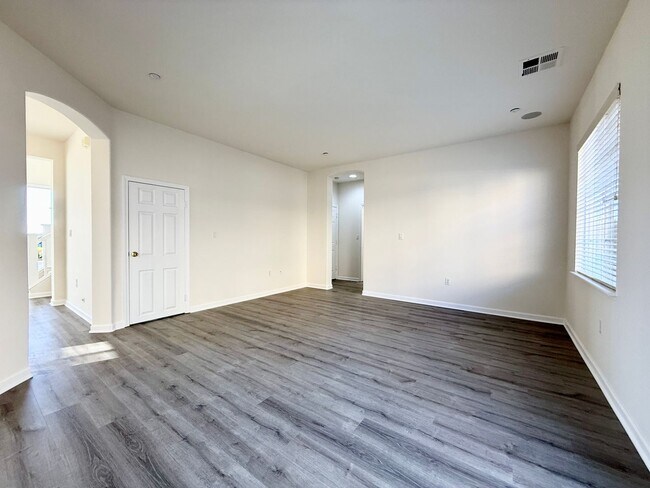 Building Photo - Renovated Coastal Home with NEW Kitchen and a Spacious Layout