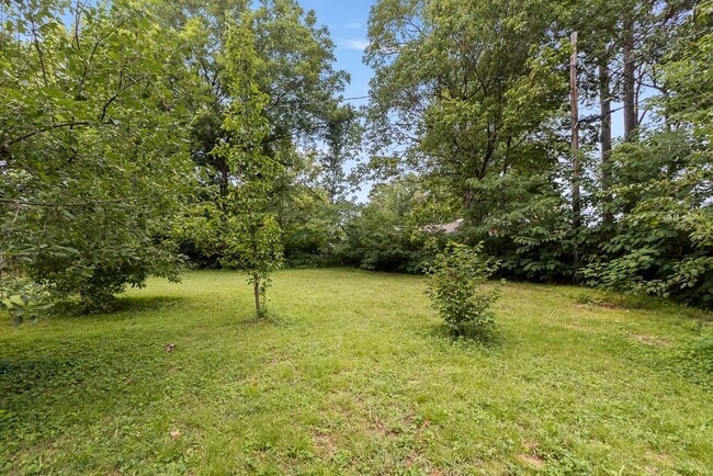 Building Photo - 301 Michael St