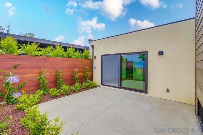 Building Photo - 14066 Crest Way