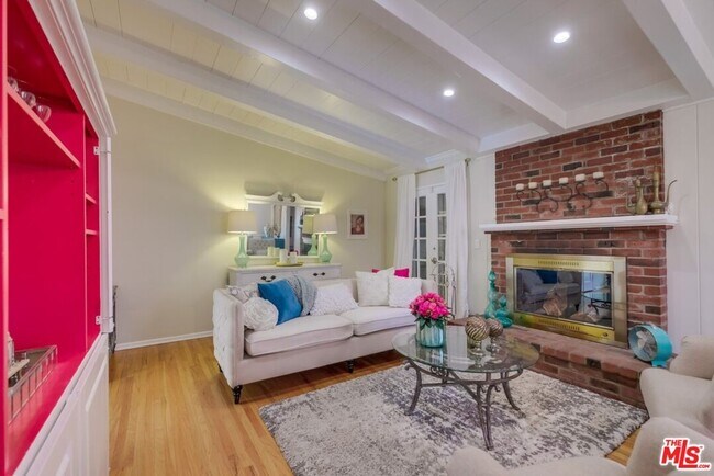 Building Photo - 21447 Providencia St