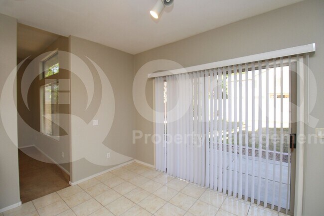 Building Photo - 490 W Ebony Way