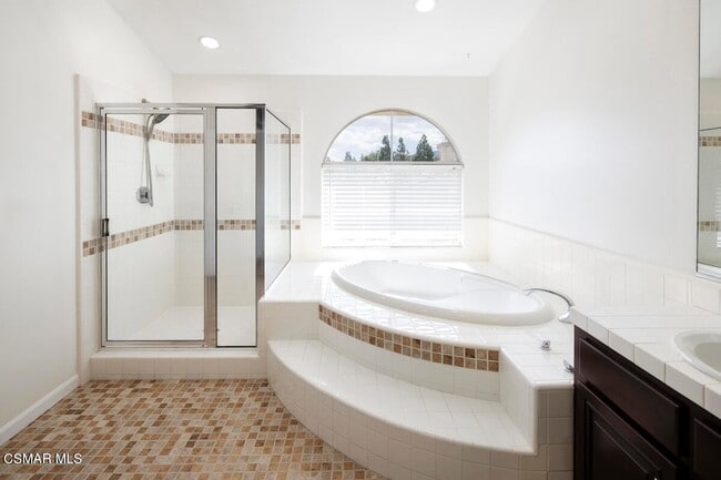 Building Photo - 1851 Fox Springs Cir