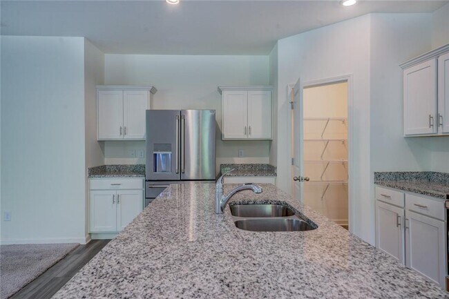 Building Photo - 7061 Rochford Dr