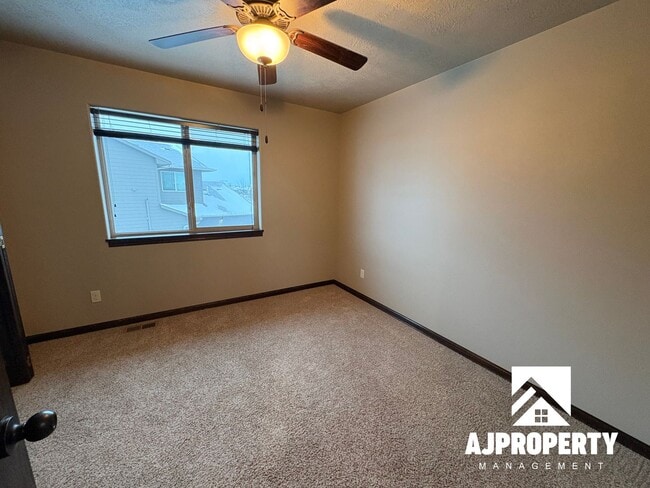 Building Photo - 9402 W Broek Dr