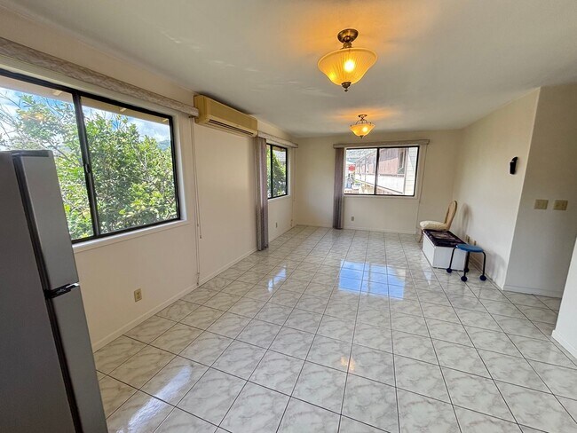 Building Photo - 2820 Kaimuki Ave