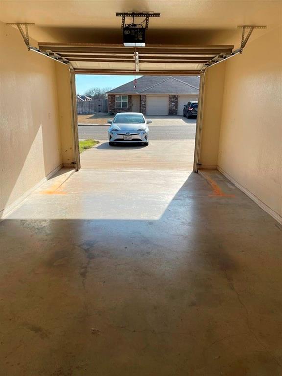 Building Photo - 504 Karey Dr