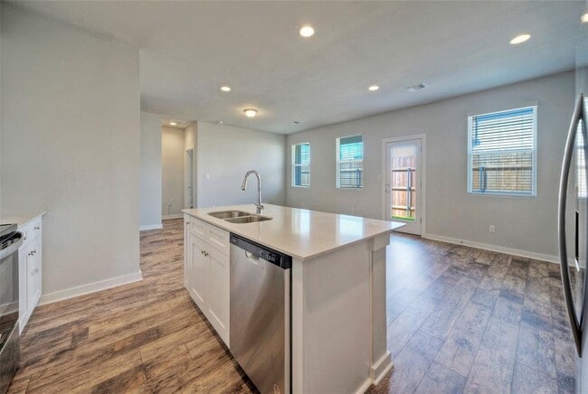 Building Photo - 2312 Castillo Dr