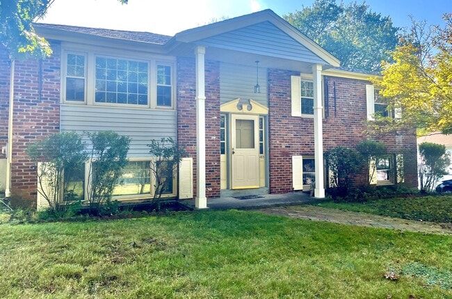 Building Photo - 385 Hartford Ave