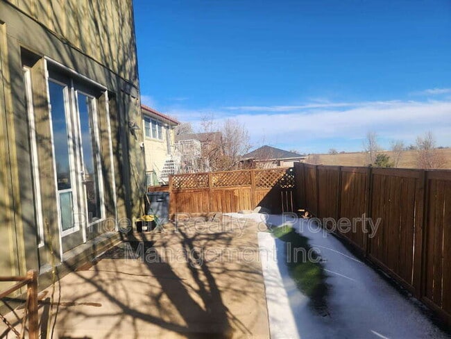 Building Photo - 454 N Finch Ave