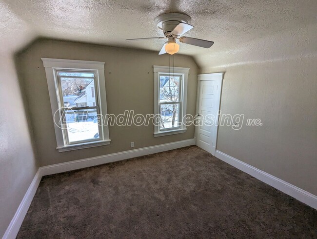 Building Photo - Updated 2-Bedroom Home with Garage and Enc...