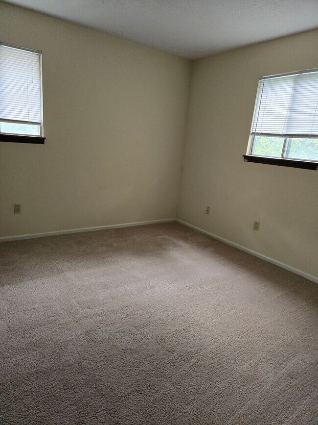 Building Photo - 2906-2908 N. Willowbrook