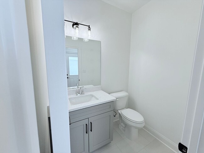 Building Photo - 632 Cottage Grv Cir