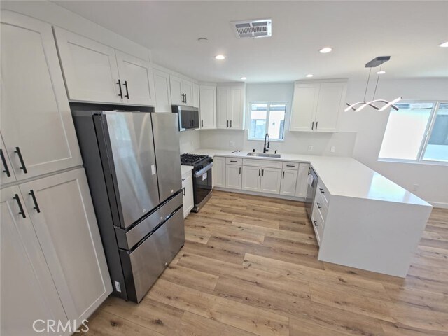 Building Photo - 7331 Vanalden Ave