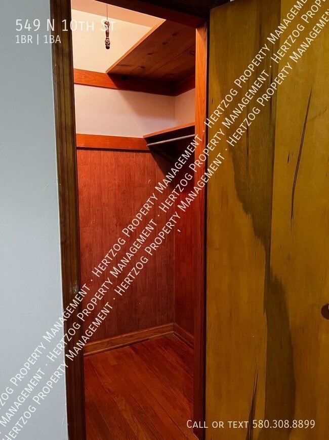 Building Photo - 549 N 10th St