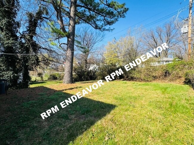 Building Photo - Cozy 2 Bed / 1 Bath