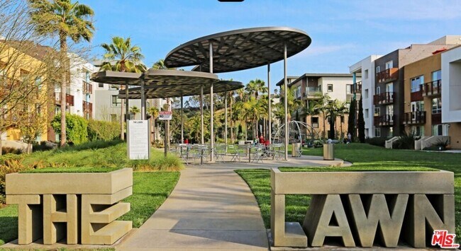 Building Photo - 6020 S Seabluff Dr