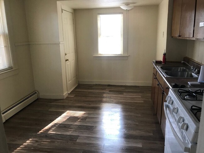 Building Photo - Single Family Home