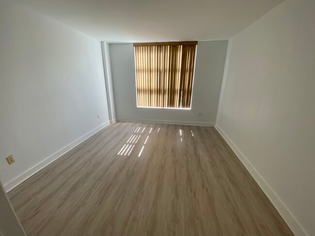 Building Photo - 750 NE 64th St