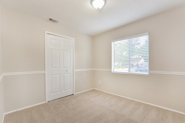 Building Photo - 213 Moonbeam Rd