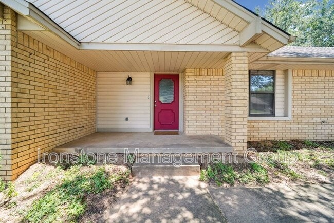 Building Photo - 8405 S Kalanchoe Ave