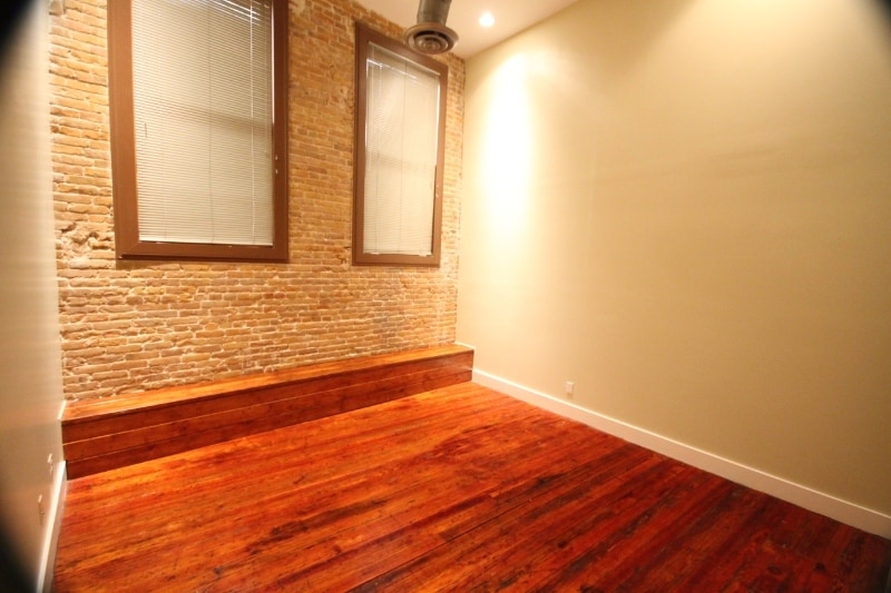 Building Photo - 319 S Flores St
