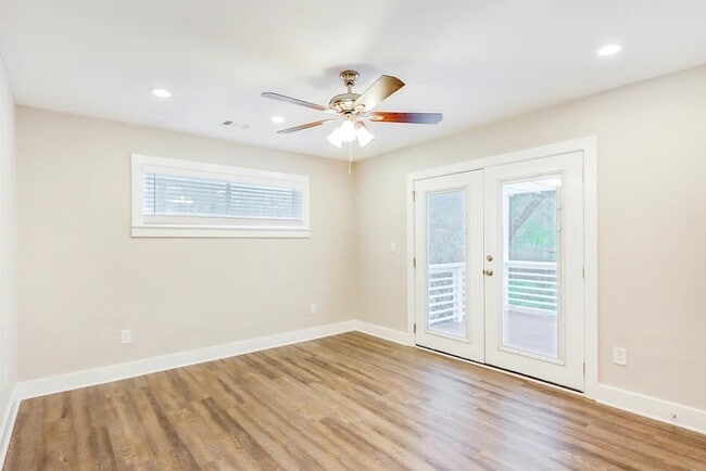 Building Photo - 2122 Nichols Ln