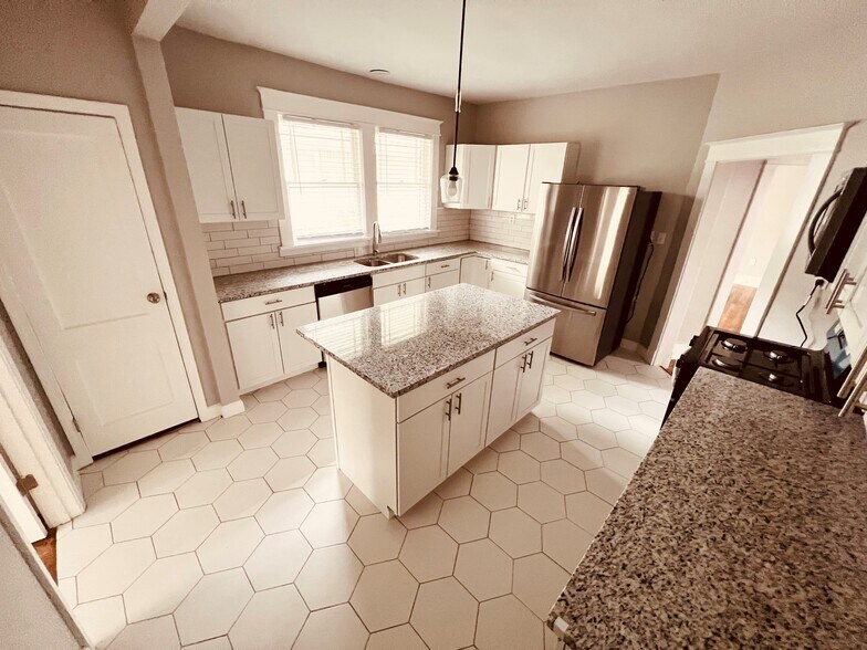 Kitchen - 485 S Reese St