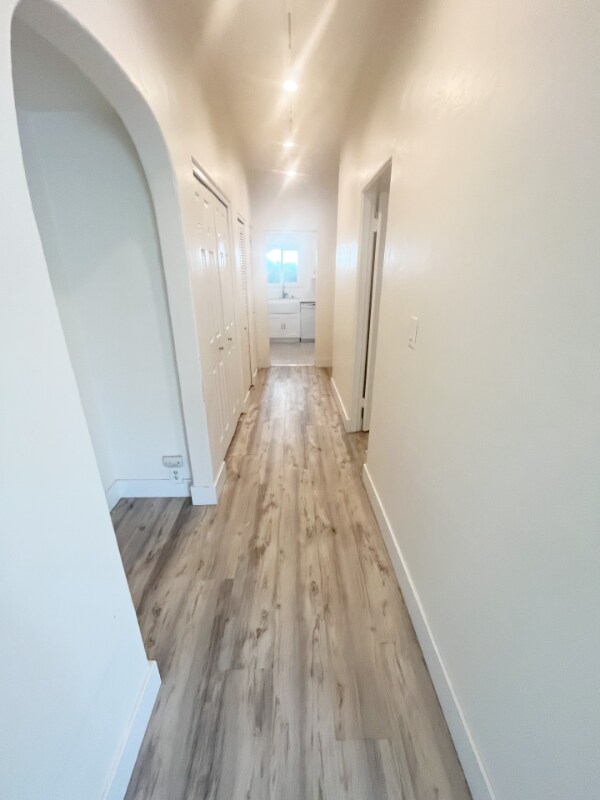 Building Photo - 244 Cliff Dr