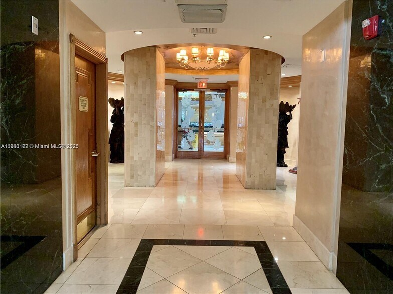 Building Photo - 16711 Collins Ave