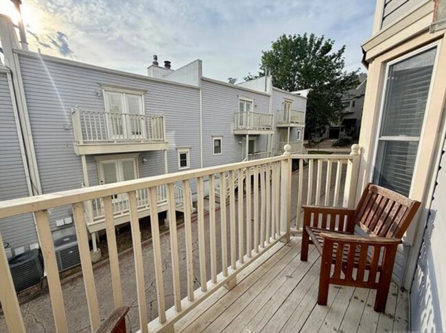 Building Photo - 2 Bed | 2 Bath Condo on Crybaby Hill