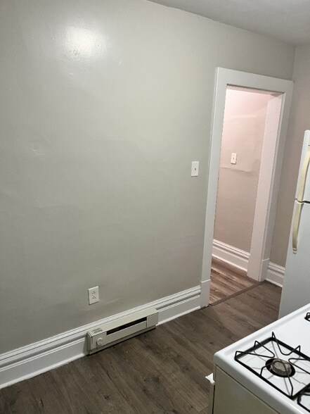 Building Photo - 1403 5th Ave