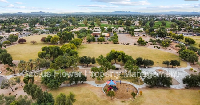 Building Photo - 691 W Fairview St