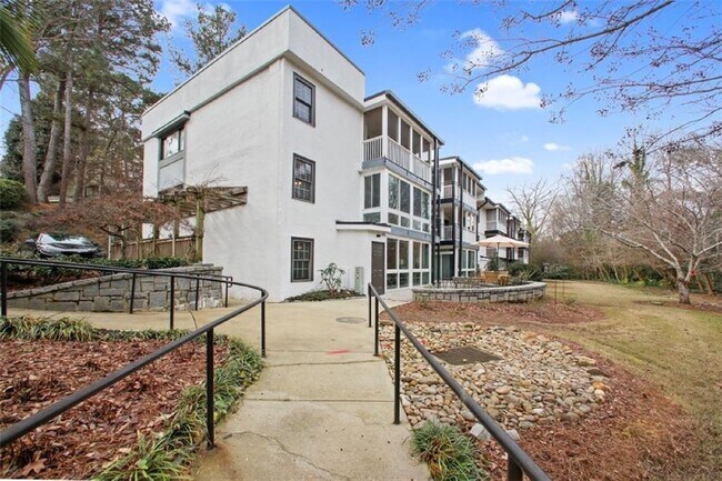 Building Photo - 1445 Monroe Dr NE