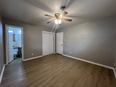 Building Photo - "Charming 3-Bed, 2-Bath Haven on 68th Street, Lubbock - Perfectly Cozy at 1088 Sq Ft!"
