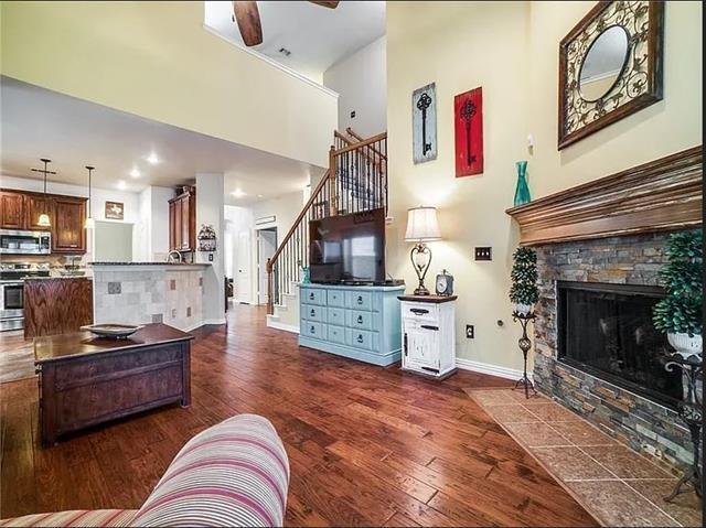 Building Photo - 1605 Oak Brook Ln