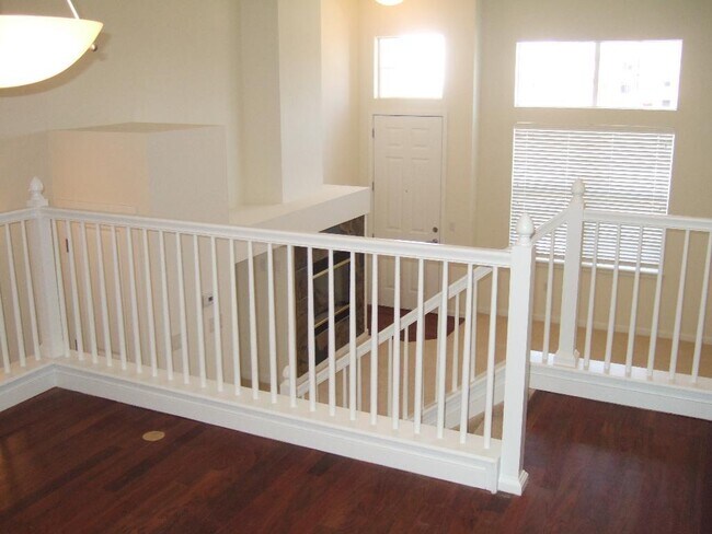 Building Photo - Rare Townhome in Park Hill with 2BR/2.5