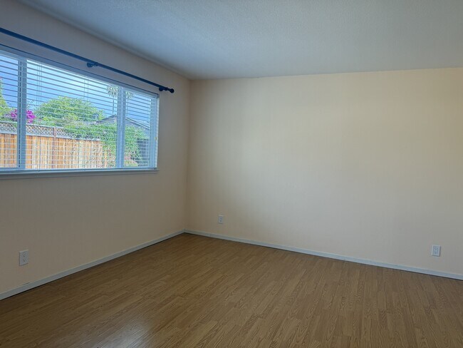 Building Photo - 964 Dawnview Ct