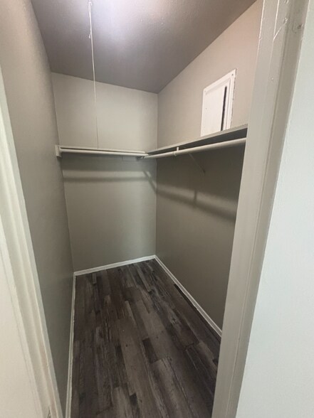 Building Photo - 531 Bedford Rd