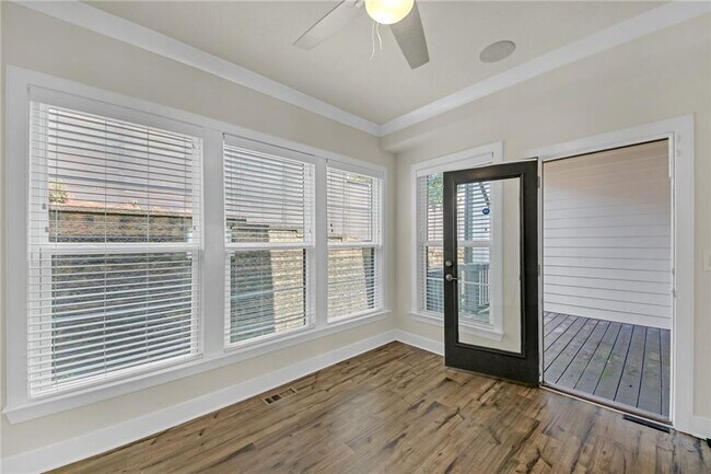 Building Photo - 860 Stonehill Ln