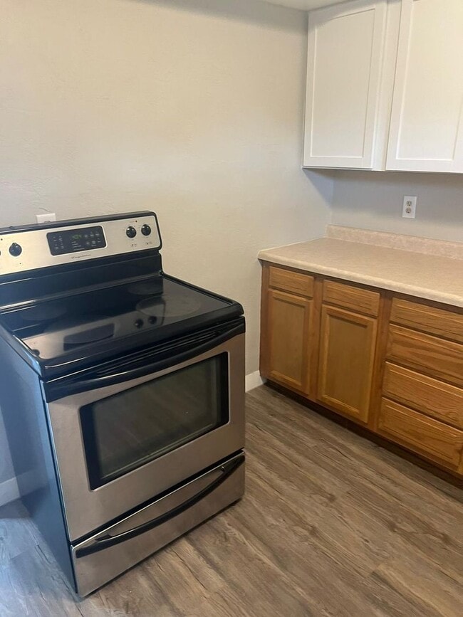 Building Photo - FOR RENT: Recently renovated home in Neenah!