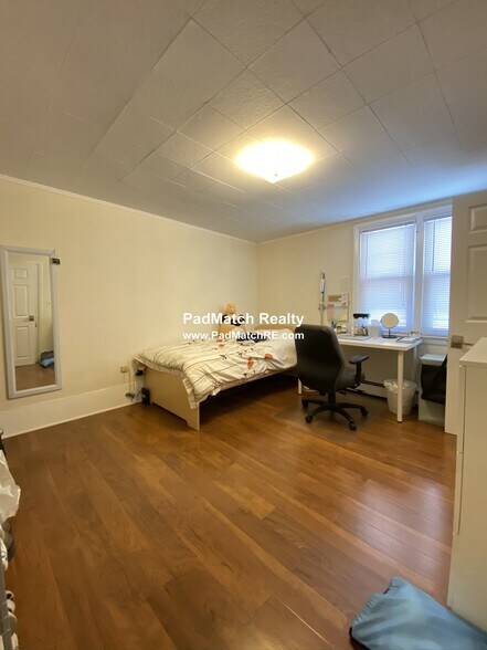 Building Photo - 49 Boylston St