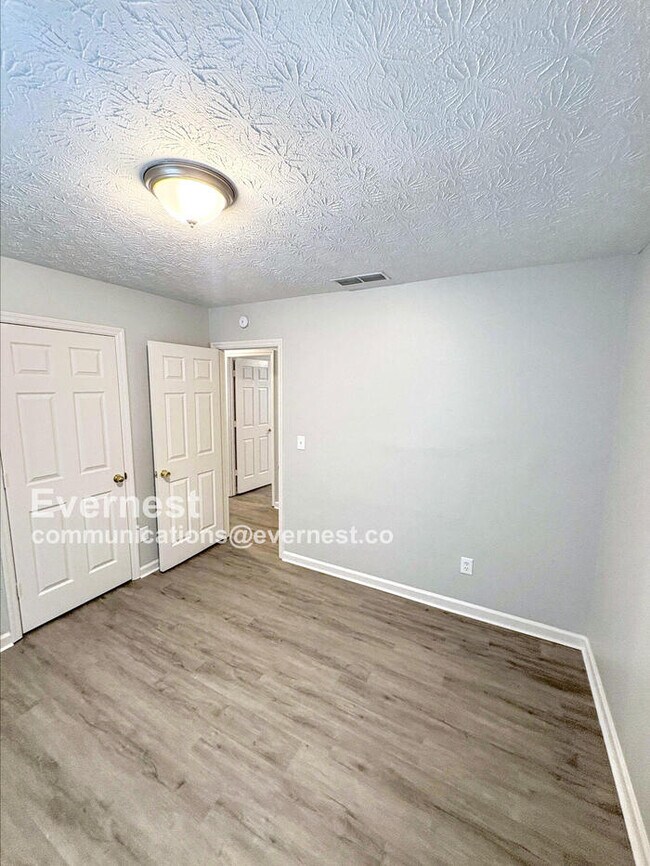 Building Photo - 305 Renee Dawn Ct