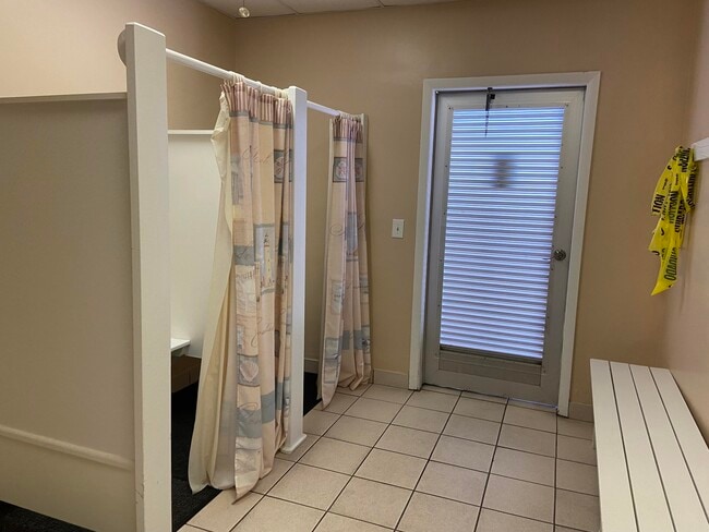 Building Photo - 2723 Dudley Dr W