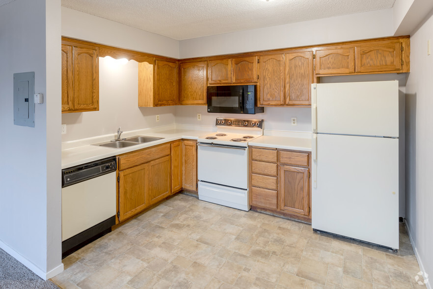 2BR, 2BA - Rainbow Plaza Apartments