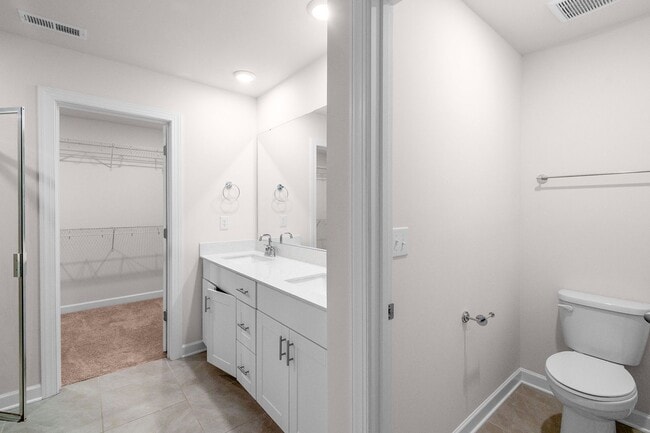 Building Photo - Beautiful and Spacious Home in the Heart of Pineville!